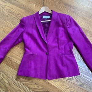 Purple, linen, two-button, fitted blazer. Tahari size 6P